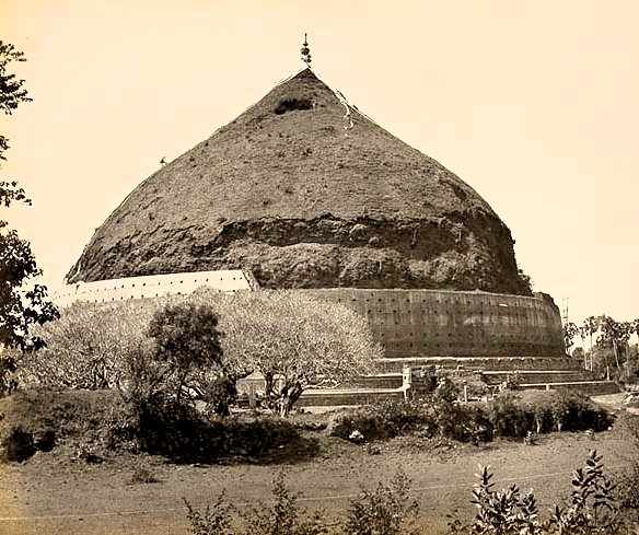 昔のルワンウェリ・サーヤ大塔(Ruwanweli Maha Seya)　アヌラーダプラにある
